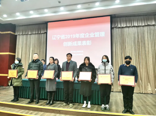右一为乐动平台app官网副总经理赵春阁